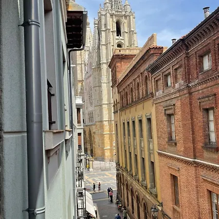 Cathedral Balcony & Garage
